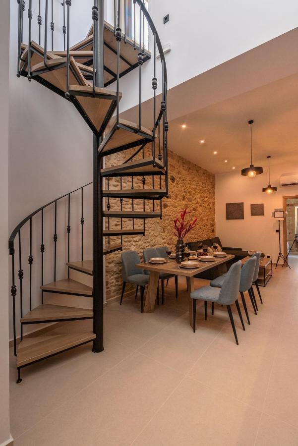 Eva's Apartment *